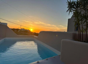 Signature Santorini Villa - 2 Bedroom Villa - Private Jetted Pool and Beautiful Sunset Views - Finikia